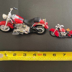 LOT of Two Die-Cast Motorcycle Model Red Harley Davidson and Indian
